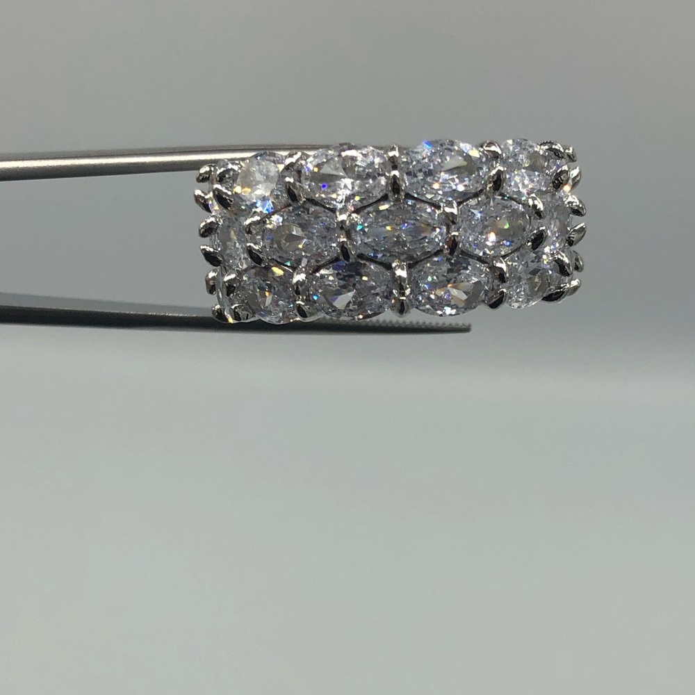 18ct Oval Triple Eternity Band - Picture 11 of 14